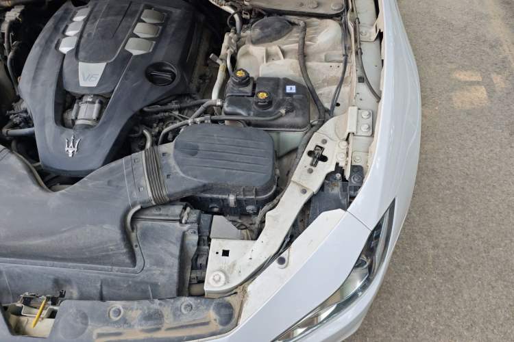 Used Maserati Ghibli 2014 3.0T Standard Edition Engine Bay Left