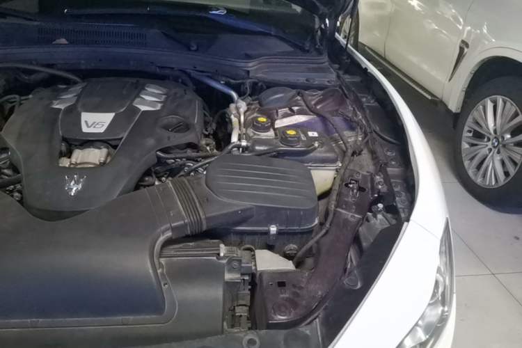 Used Maserati Ghibli 2014 3.0T Standard Edition Engine Bay Left
