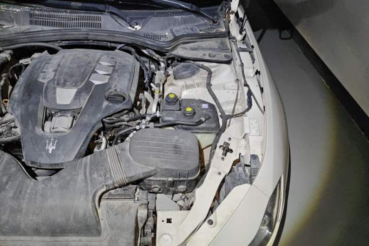 Used Maserati Ghibli 2014 3.0T Standard Edition Engine Bay Left