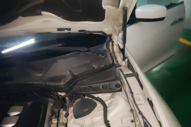 Used Maserati Ghibli 2014 3.0T Standard Edition Engine Bay Left