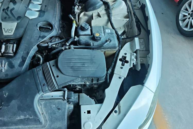 Used Maserati Ghibli 2014 3.0T Standard Edition Engine Bay Left