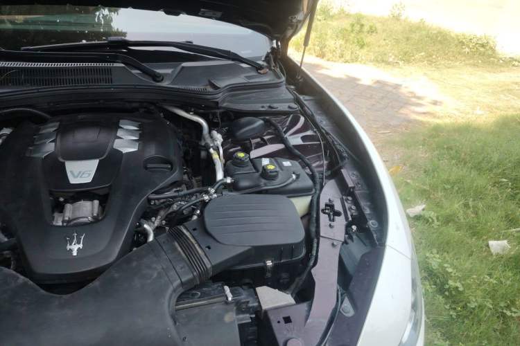 Used Maserati Ghibli 2014 3.0T Standard Edition Engine Bay Left