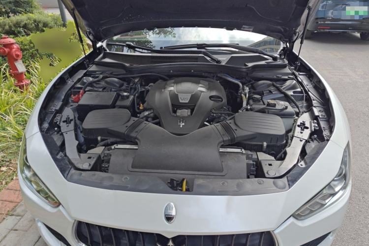 Used Maserati Ghibli 2014 3.0T Standard Edition Engine Bay