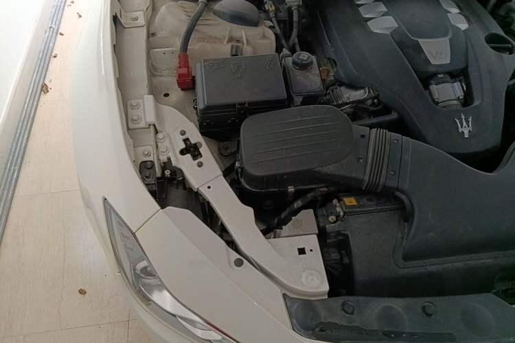 Used Maserati Ghibli 2014 3.0T Standard Edition Engine Bay Right