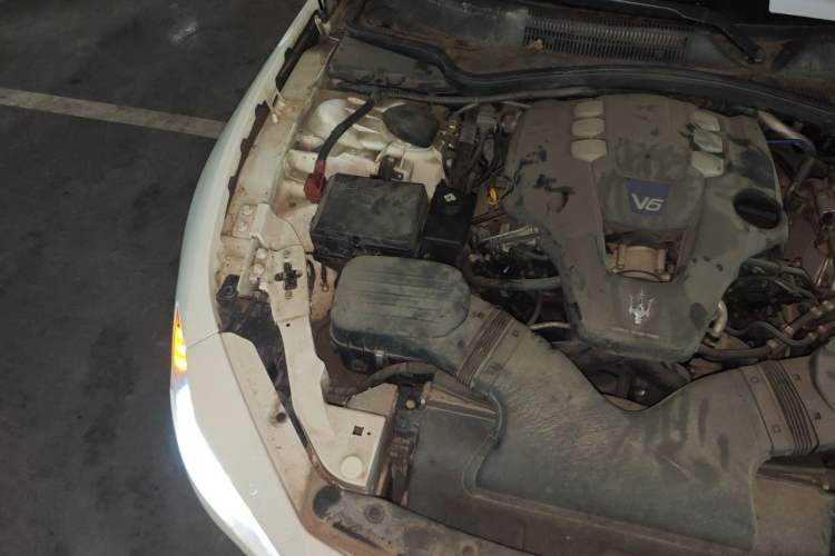 Used Maserati Ghibli 2014 3.0T S Q4 Engine Bay Right