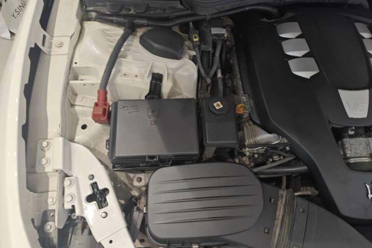 Used Maserati Ghibli 2014 3.0T Standard Edition Engine Bay Right
