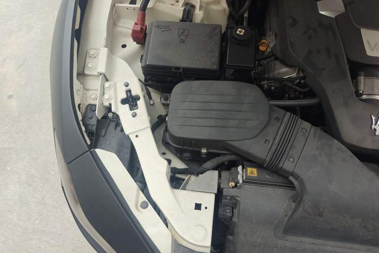 Used Maserati Ghibli 2014 3.0T Standard Edition Engine Bay Right