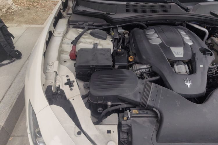 Used Maserati Ghibli 2014 3.0T Standard Edition Engine Bay Right