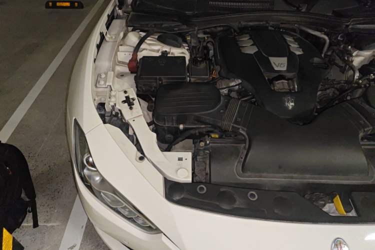 Used Maserati Ghibli 2014 3.0T Standard Edition Engine Bay Right