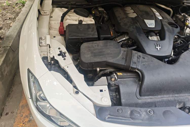 Used Maserati Ghibli 2014 3.0T Standard Edition Engine Bay Right