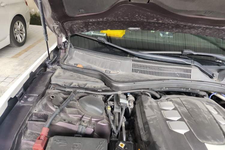 Used Maserati Ghibli 2014 3.0T S Engine Bay Right