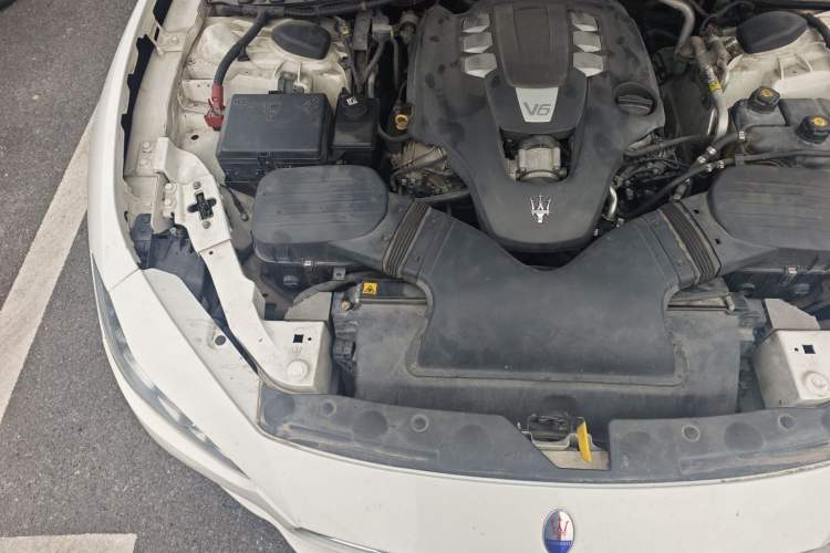 Used Maserati Ghibli 2014 3.0T Standard Edition Engine Bay Right