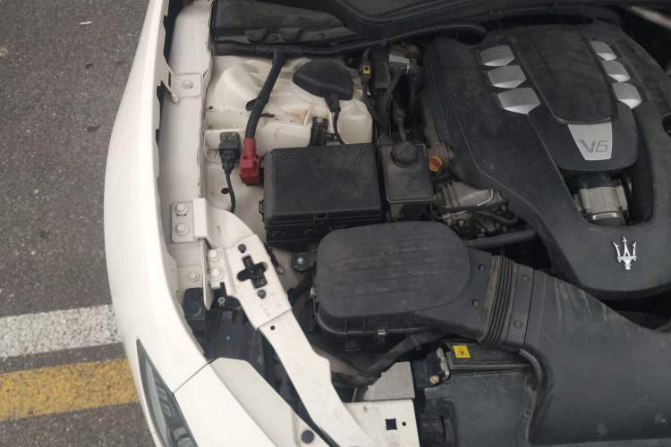 Used Maserati Ghibli 2014 3.0T Standard Edition Engine Bay Right