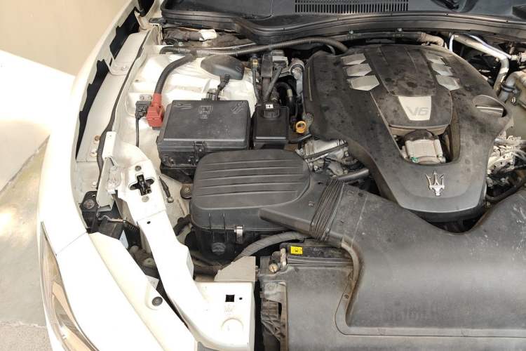 Used Maserati Ghibli 2014 3.0T Standard Edition Engine Bay Right