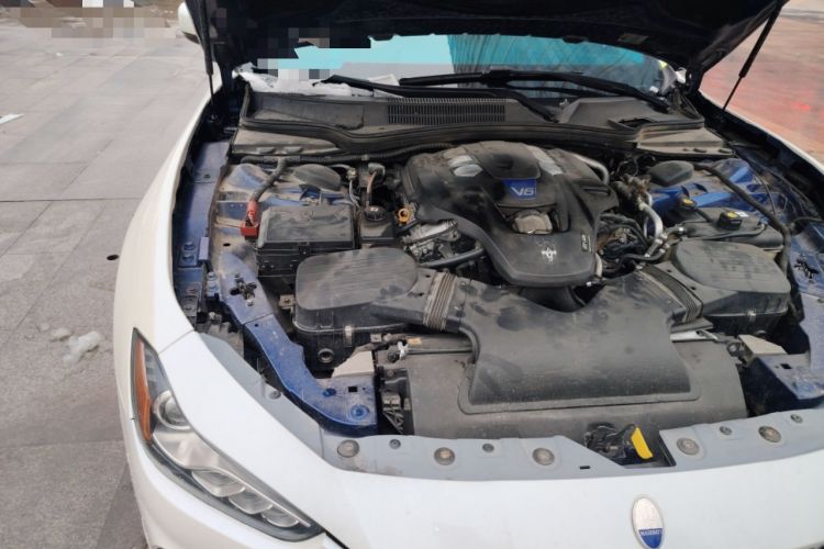 Used Maserati Ghibli 2014 3.0T S Q4 Engine Bay Right