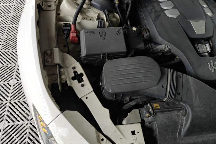 Used Maserati Ghibli 2014 3.0T Standard Edition Engine Bay Right