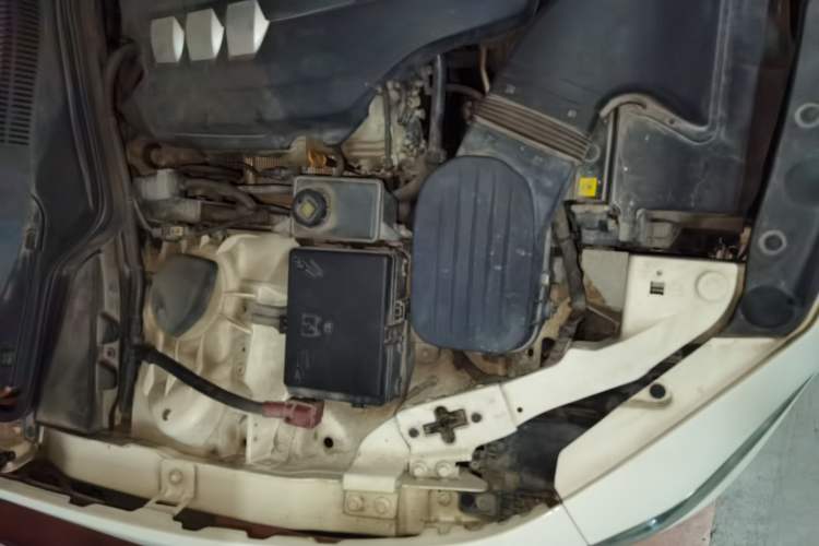 Used Maserati Ghibli 2014 3.0T Standard Edition Engine Bay Right
