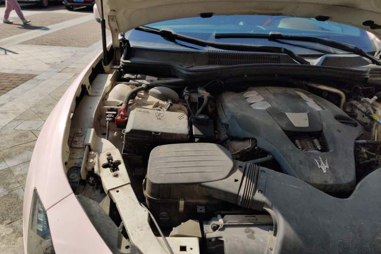 Used Maserati Ghibli 2014 3.0T Standard Edition Engine Bay Right