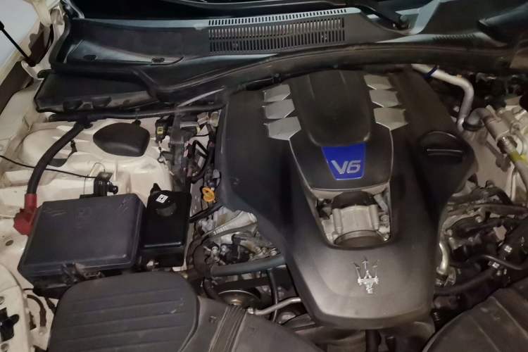 Used Maserati Ghibli 2014 3.0T S Q4 Engine Bay Right