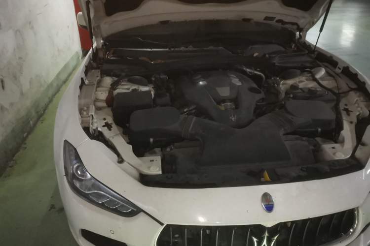 Used Maserati Ghibli 2014 3.0T Standard Edition Engine Bay Right