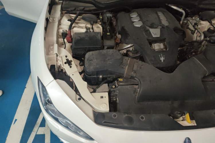 Used Maserati Ghibli 2014 3.0T Standard Edition Engine Bay Right