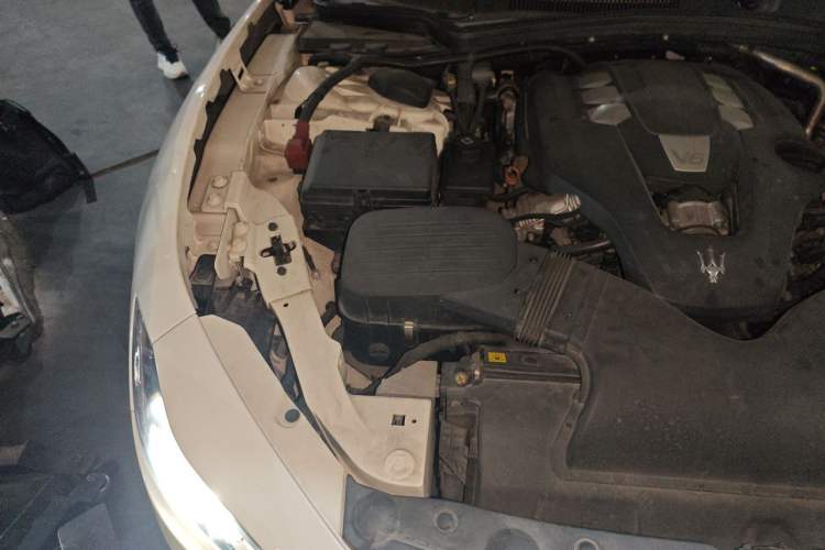 Used Maserati Ghibli 2014 3.0T Standard Edition Engine Bay Right