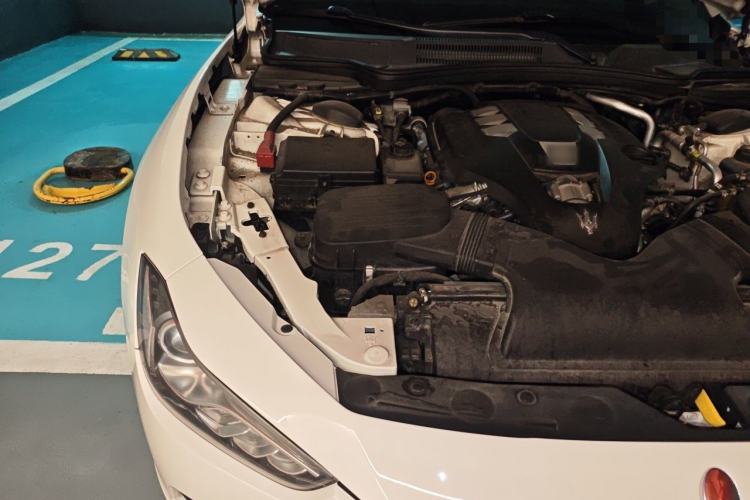 Used Maserati Ghibli 2014 3.0T Standard Edition Engine Bay Right