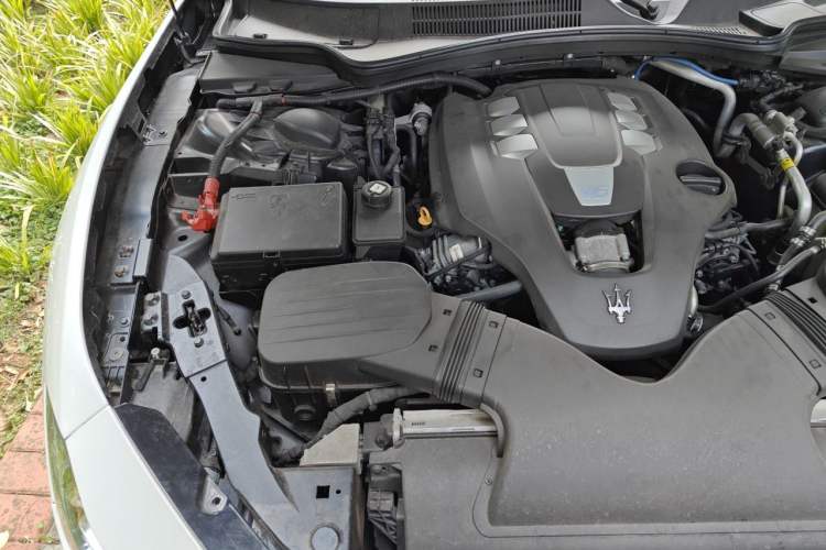 Used Maserati Ghibli 2014 3.0T Standard Edition Engine Bay Right