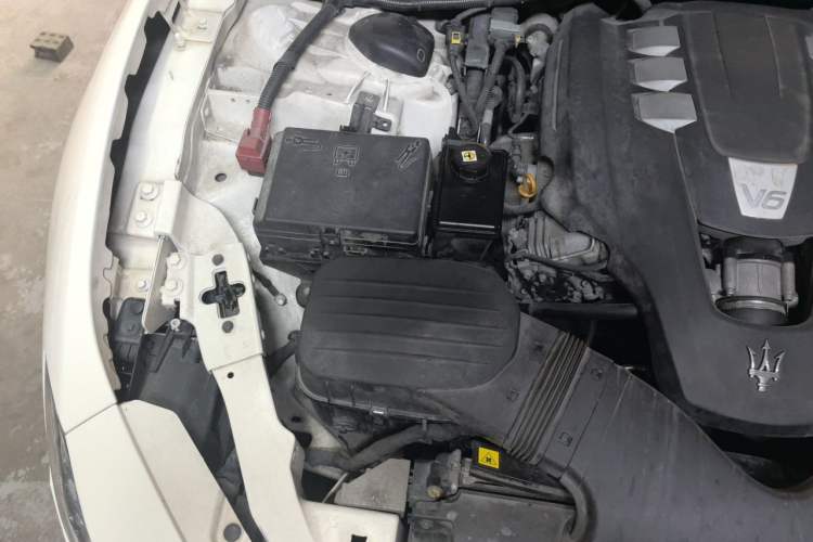 Used Maserati Ghibli 2014 3.0T Standard Edition Engine Bay Right
