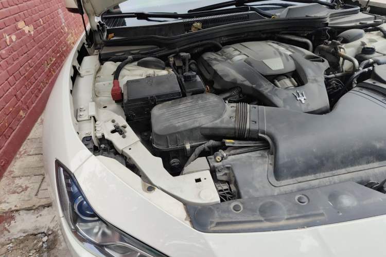 Used Maserati Ghibli 2014 3.0T Standard Edition Engine Bay Right