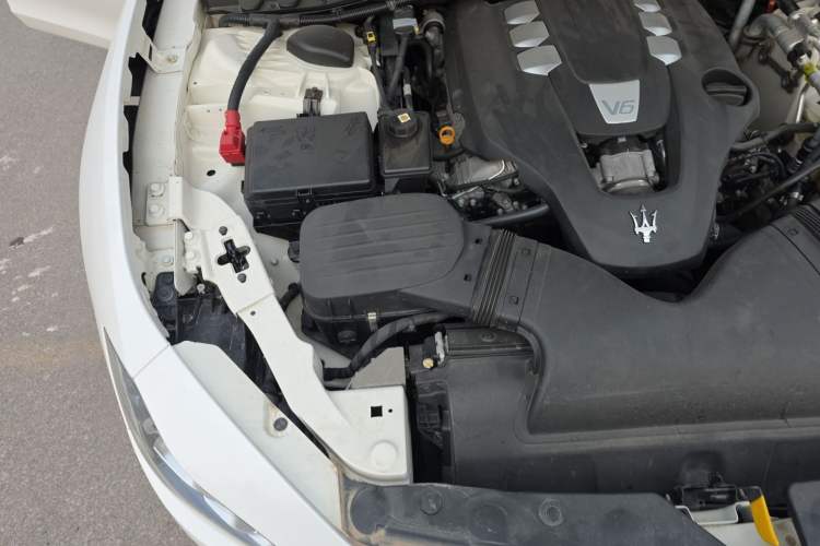Used Maserati Ghibli 2014 3.0T Standard Edition Engine Bay Right