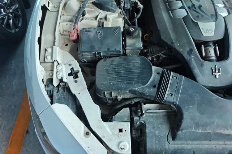 Used Maserati Ghibli 2014 3.0T Standard Edition Engine Bay Right