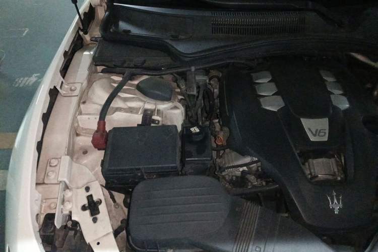Used Maserati Ghibli 2014 3.0T Standard Edition Engine Bay Right