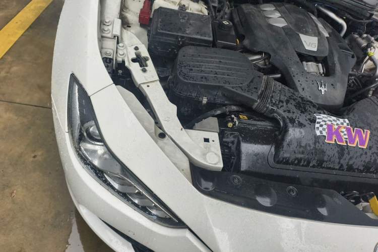 Used Maserati Ghibli 2014 3.0T Standard Edition Engine Bay Right