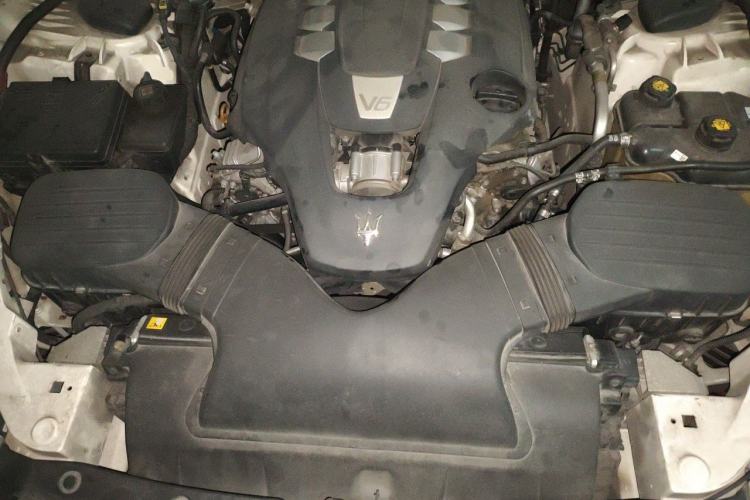 Used Maserati Ghibli 2014 3.0T Standard Edition Engine Bay