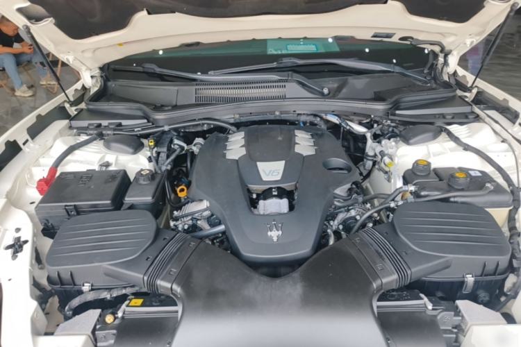 Used Maserati Ghibli 2014 3.0T Standard Edition Engine Bay