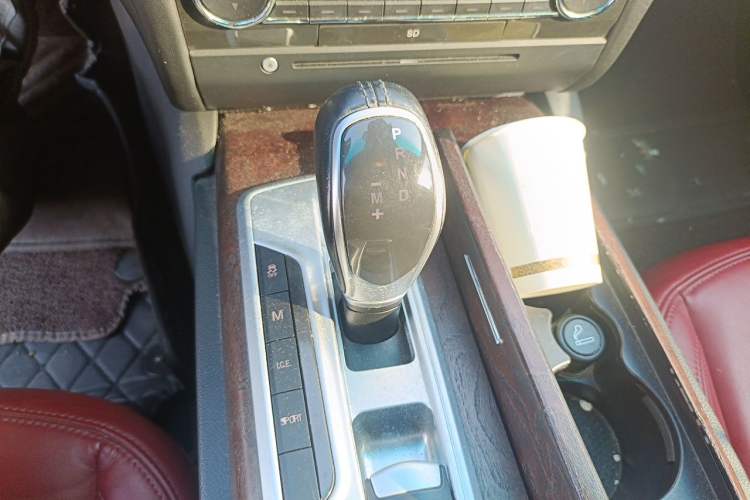 Used Maserati Ghibli 2014 3.0T Standard Edition Gear Lever