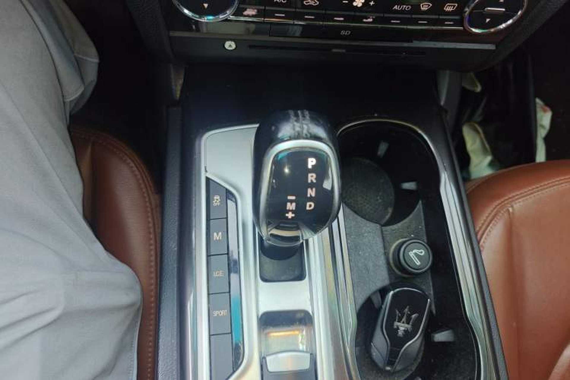 Used Maserati Ghibli 2014 3.0T Standard Edition Gear Lever