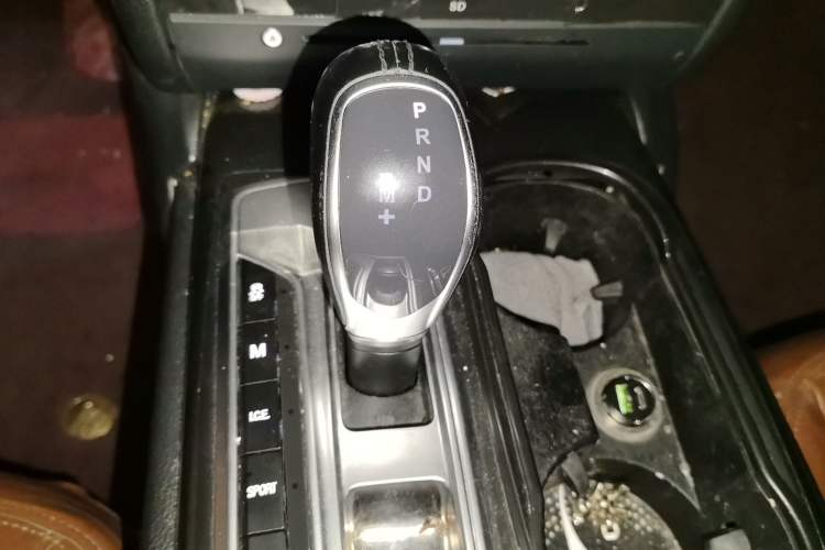 Used Maserati Ghibli 2014 3.0T Standard Edition Gear Lever