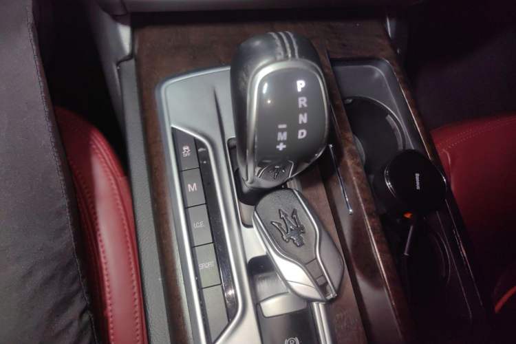 Used Maserati Ghibli 2014 3.0T Standard Edition Gear Lever