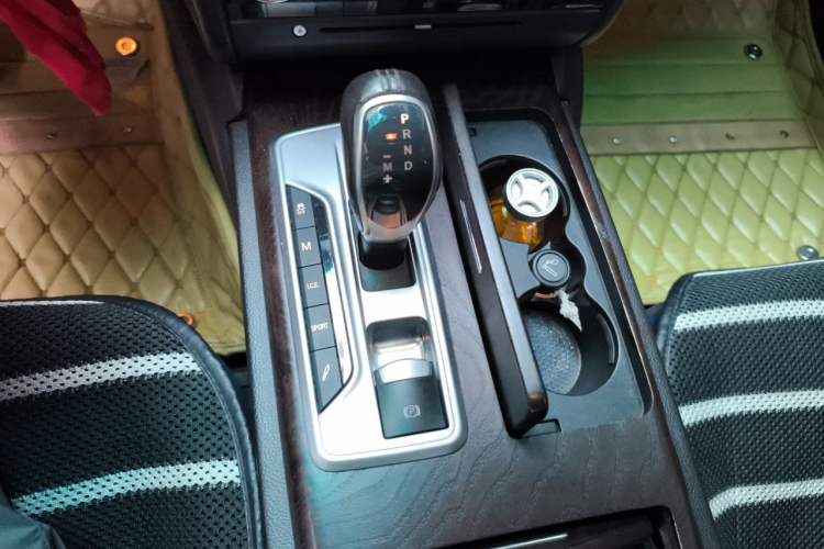 Used Maserati Ghibli 2014 3.0T Standard Edition Gear Lever