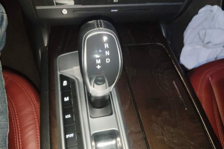 Used Maserati Ghibli 2014 3.0T Standard Edition Gear Lever
