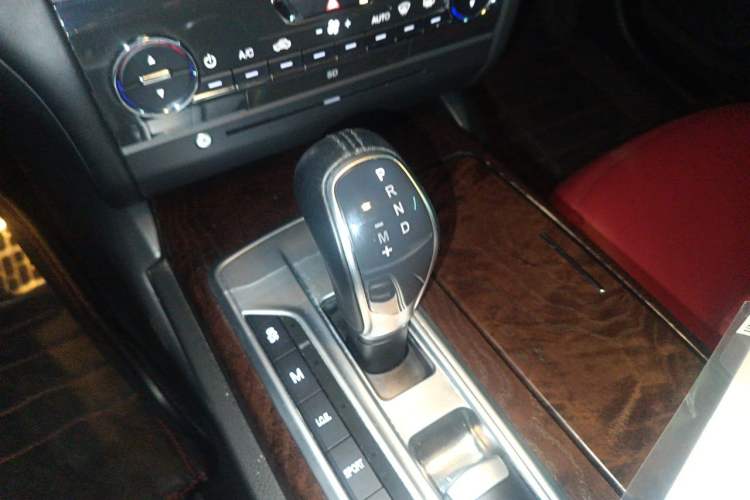Used Maserati Ghibli 2014 3.0T Standard Edition Gear Lever