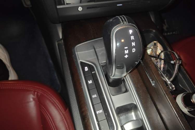 Used Maserati Ghibli 2014 3.0T Standard Edition Gear Lever
