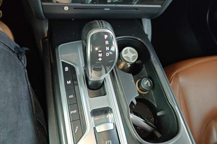 Used Maserati Ghibli 2014 3.0T Standard Edition Gear Lever