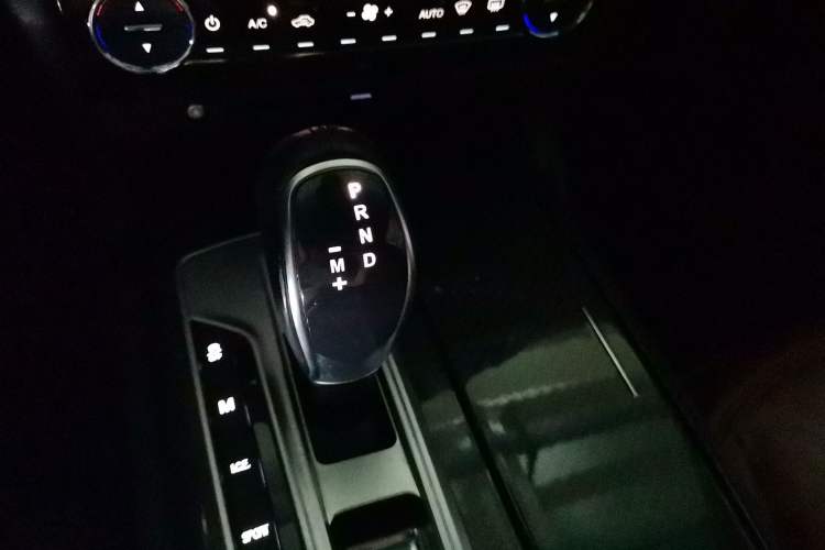 Used Maserati Ghibli 2014 3.0T S Q4 Gear Lever