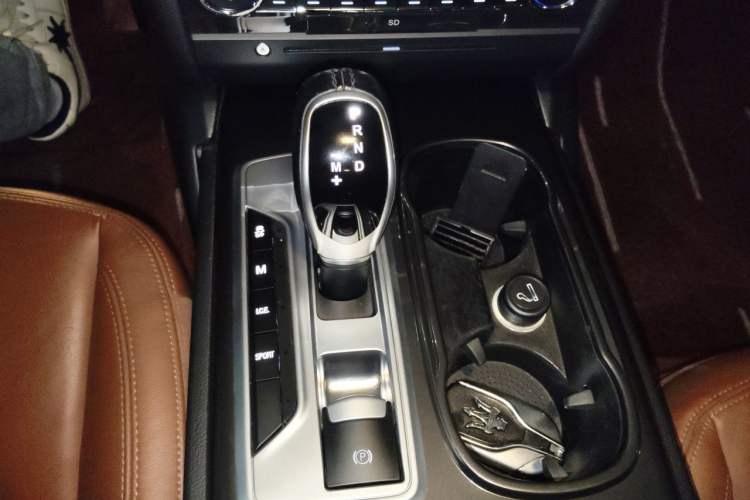 Used Maserati Ghibli 2014 3.0T Standard Edition Gear Lever