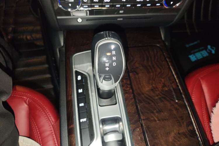 Used Maserati Ghibli 2014 3.0T Standard Edition Gear Lever