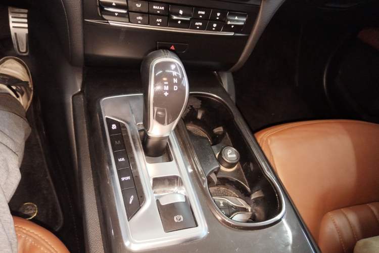 Used Maserati Ghibli 2014 3.0T Standard Edition Gear Lever