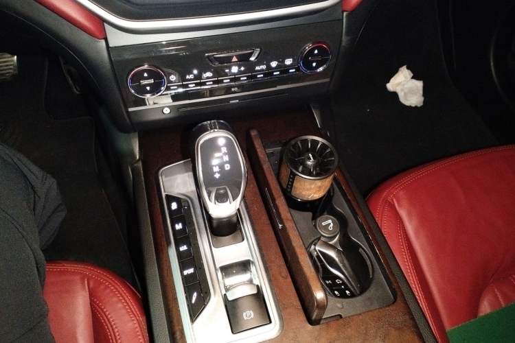Used Maserati Ghibli 2014 3.0T Standard Edition Gear Lever